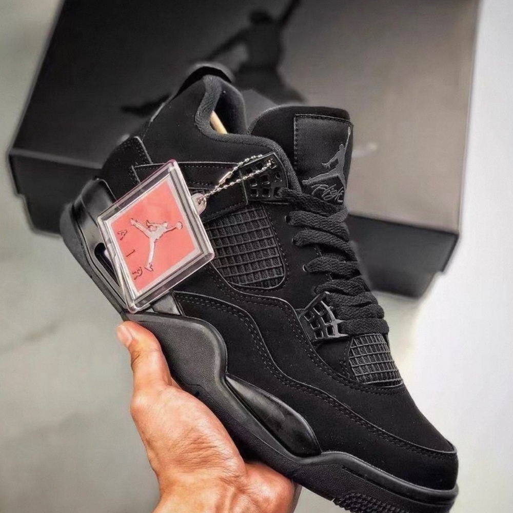 🎶Air Jordan 4 Black Cat (2025)